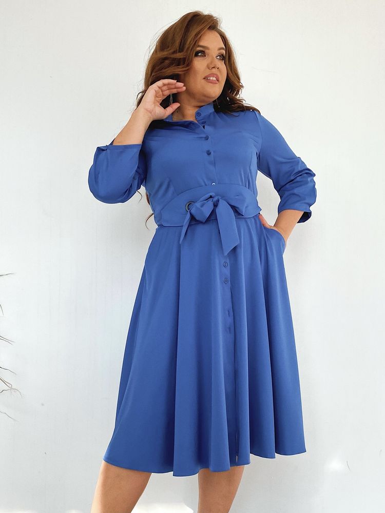 Сукня батал з расклешенной спідницею і оригінальним поясом блакитного кольору