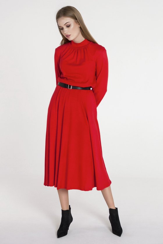 Красное платье макси с резинкой по талии