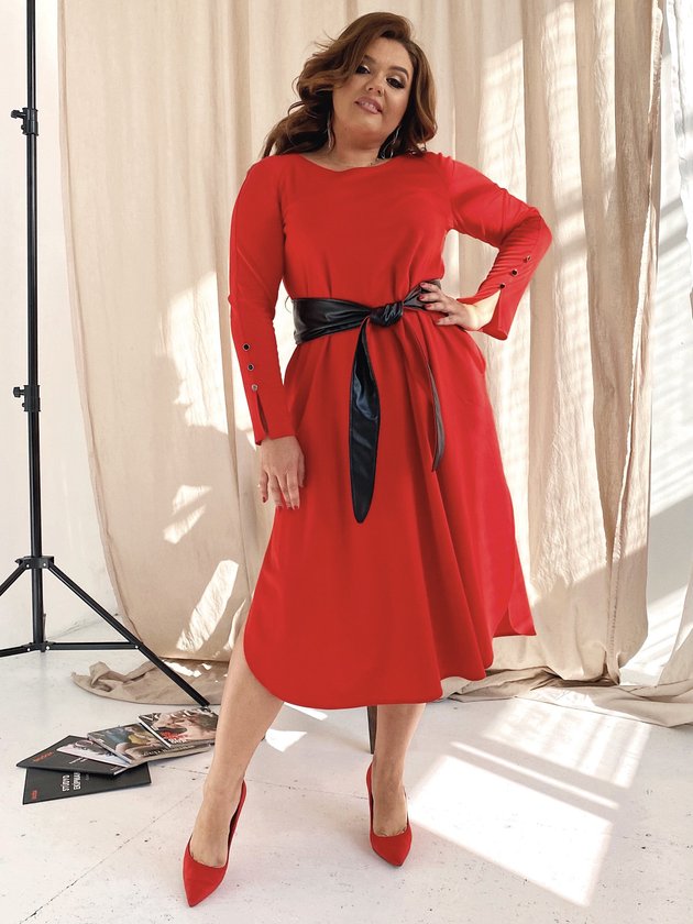 Червоне батальна плаття А-силуету з поясом