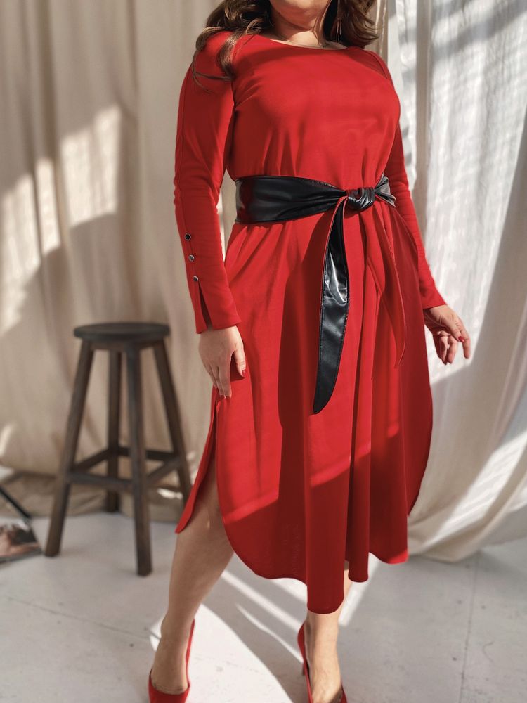 Красное батальное платье А-силуэта с поясом