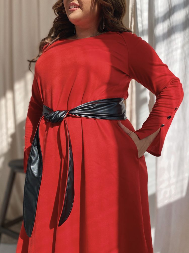 Красное батальное платье А-силуэта с поясом