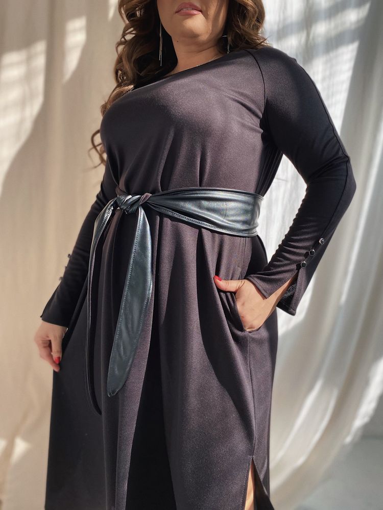 Темно-коричневое батальное платье А-силуэта с поясом