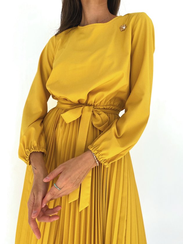 Платье с юбкой плиссе желтого цвета