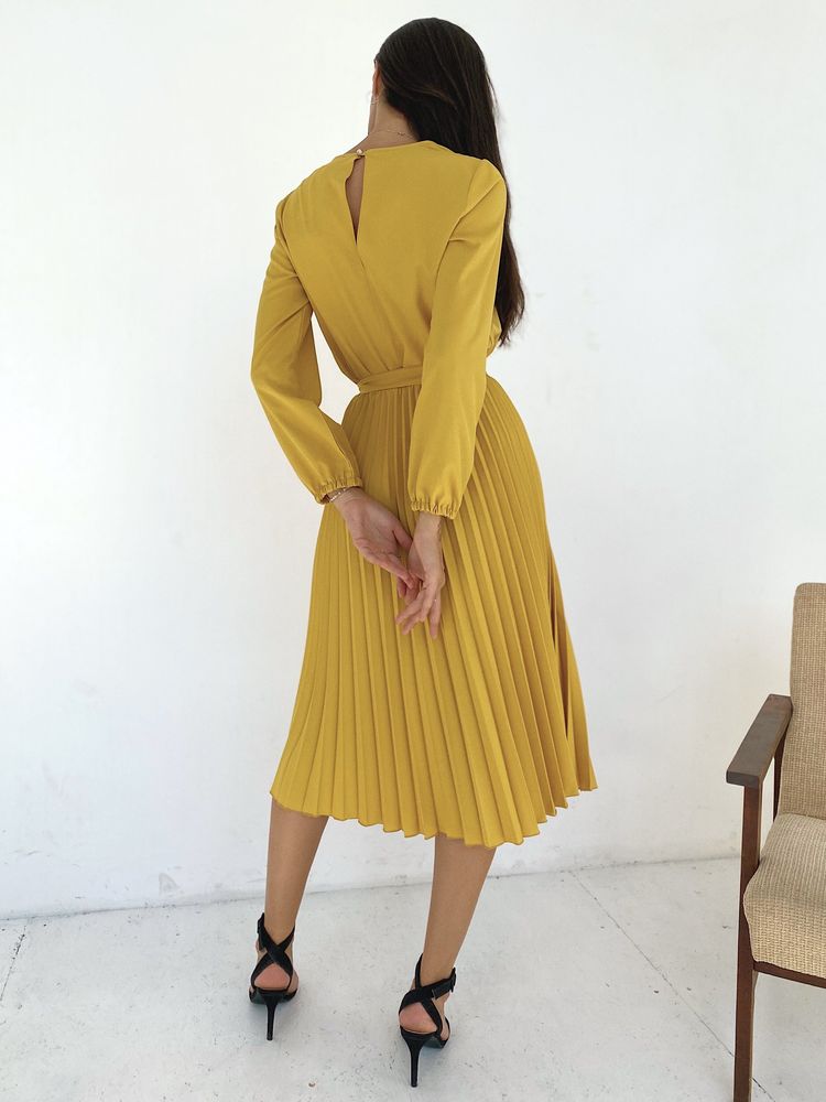 Платье с юбкой плиссе желтого цвета