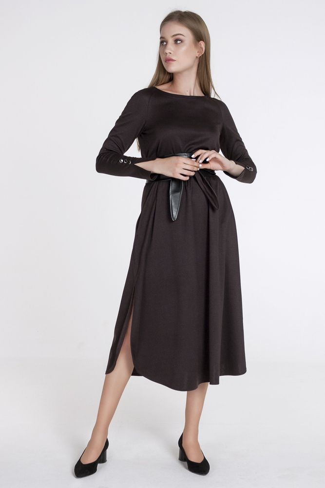 Темно-коричневе плаття А-силуету з поясом